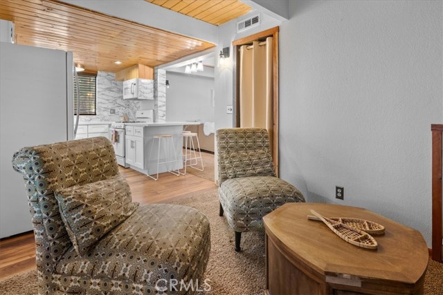 836 E Mountain View Boulevard, Big Bear City CA: https://media.crmls.org/medias/0cb964c8-2961-4830-80a5-e7602d971d66.jpg