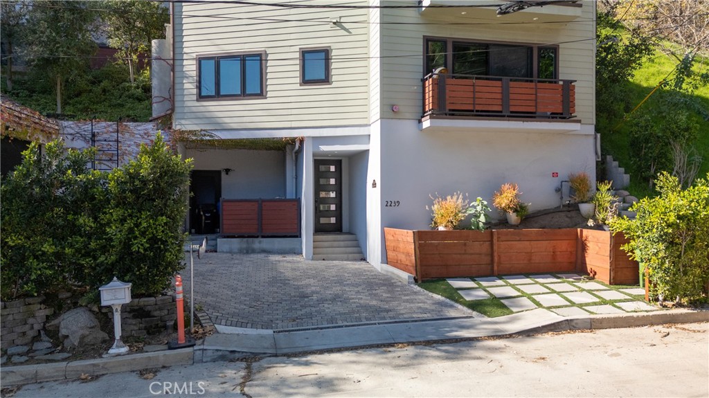 2239 Laurel Canyon
