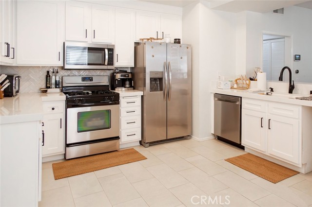 Detail Gallery Image 8 of 21 For 272 Fieldstone Way a,  Simi Valley,  CA 93065 - 2 Beds | 2 Baths