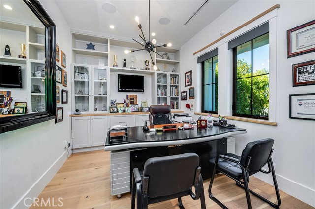 4365 Kraft Avenue, Studio City CA: https://media.crmls.org/medias/0cbab9b2-fac3-440f-8304-6d85f0db44b7.jpg