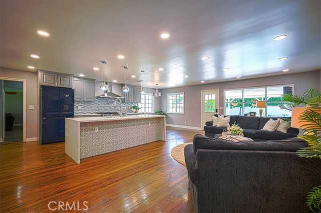 1375 N Euclid Avenue, Upland CA: https://media.crmls.org/medias/0cbb14a9-2b05-4452-87a6-2ccae4630502.jpg