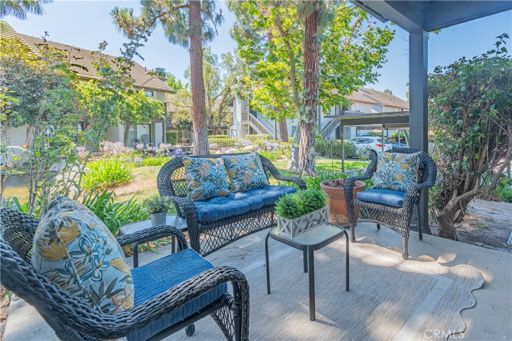 https://media.crmls.org/medias/0cbb977d-b555-4cc7-ae2e-ef4ffd1f98f2.jpg?preset=X-Large