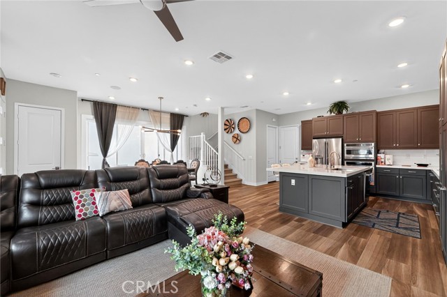 Detail Gallery Image 5 of 33 For 27508 Feathery Cassia, Valencia,  CA 91381 - 3 Beds | 2/1 Baths