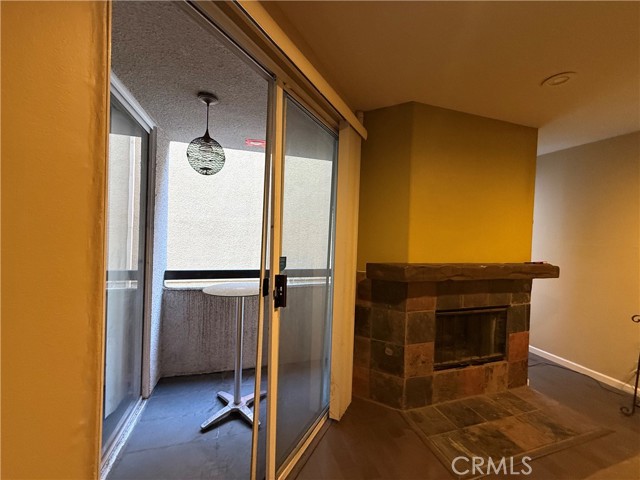 1240 S Corning, Los Angeles CA: https://media.crmls.org/medias/0cbbb763-d5d5-4610-93f8-d11e905e3b38.jpg