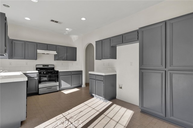 Detail Gallery Image 7 of 15 For 12415 Honeybear, Victorville,  CA 92392 - 4 Beds | 3 Baths