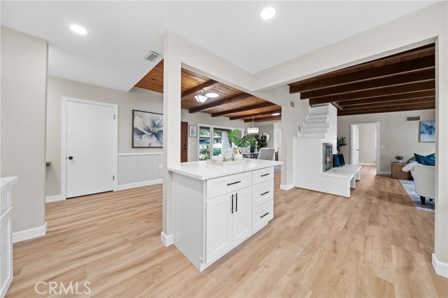 552 E Mountain View Avenue, Glendora CA: https://media.crmls.org/medias/0cbc11bc-1441-45e3-9a24-93e641637b36.jpg