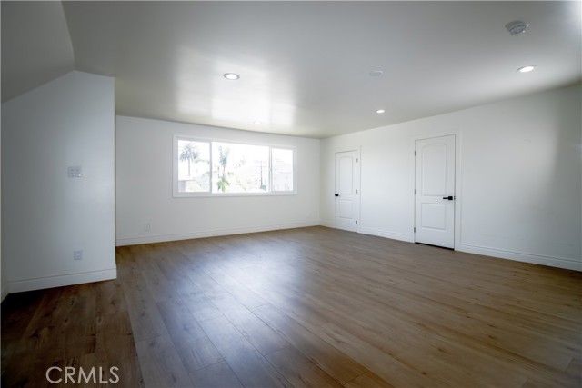 2101 Arlington Avenue, Los Angeles CA: https://media.crmls.org/medias/0cbd7115-c478-48e1-834a-3c84a487e760.jpg
