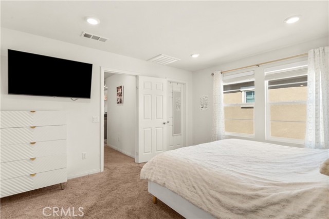 Detail Gallery Image 20 of 34 For 17123 Marble Ln, Canyon Country,  CA 91387 - 3 Beds | 2/1 Baths