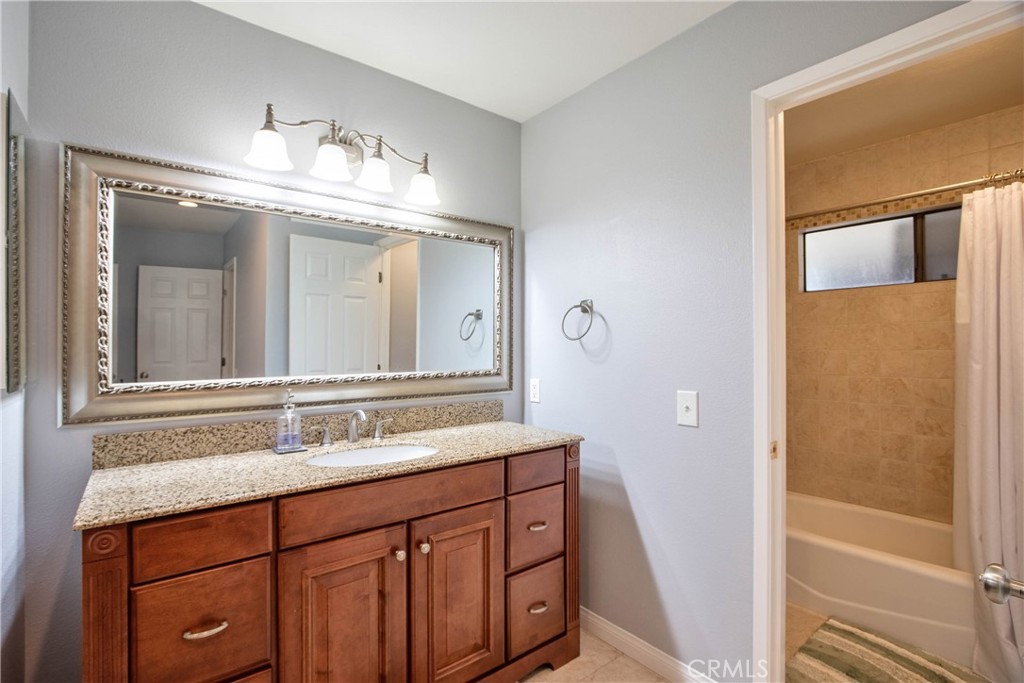 https://media.crmls.org/medias/0cbec13f-ded4-4b86-b602-3455e8e65ab6.jpg?preset=X-Large