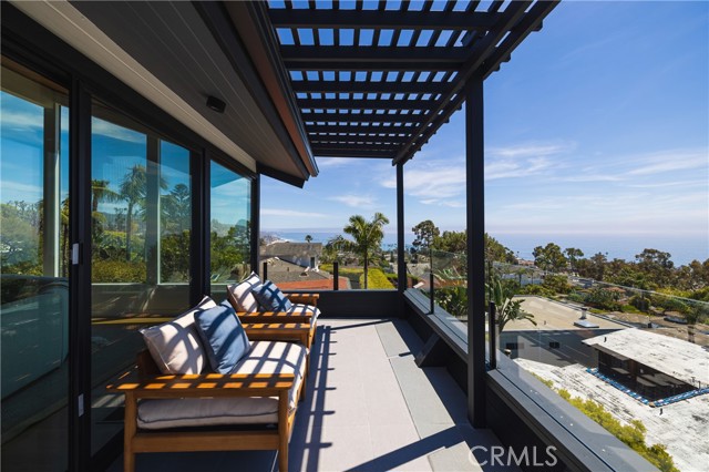 Detail Gallery Image 4 of 28 For 531 Allview, Laguna Beach,  CA 92651 - 4 Beds | 4/1 Baths