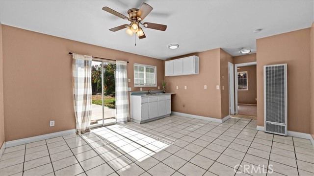878 E Holly Street, Rialto CA: https://media.crmls.org/medias/0cbf5a90-bd91-4b66-86bd-c13a6858860d.jpg