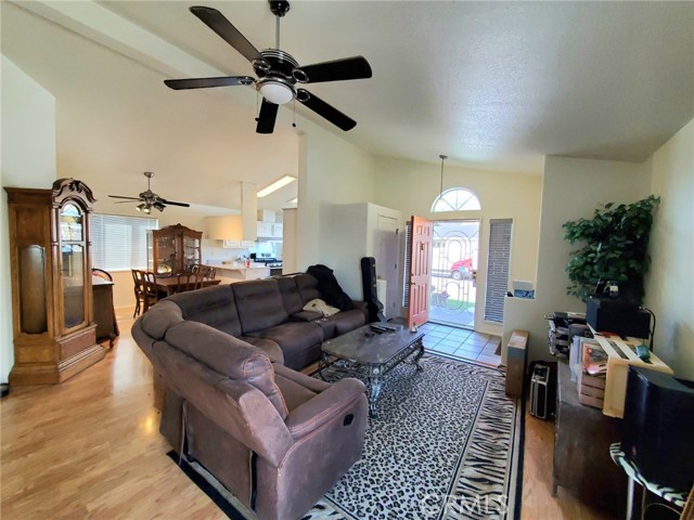 Detail Gallery Image 7 of 22 For 20042 Canyon View Dr #74,  Canyon Country,  CA 91351 - 3 Beds | 2 Baths