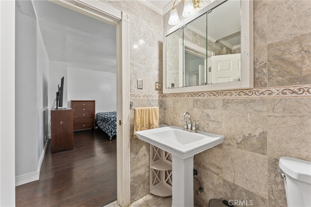https://media.crmls.org/medias/0cc01966-a495-4712-bb60-1a2998adf936.jpg?preset=X-Large