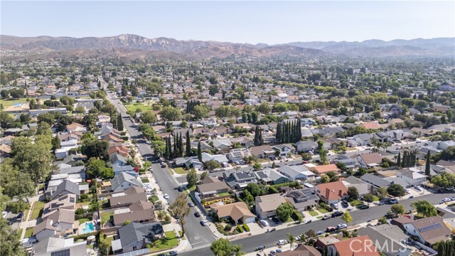 2217 E Brower Street, Simi Valley CA: https://media.crmls.org/medias/0cc03966-53f2-4f24-8916-be322238eb02.jpg