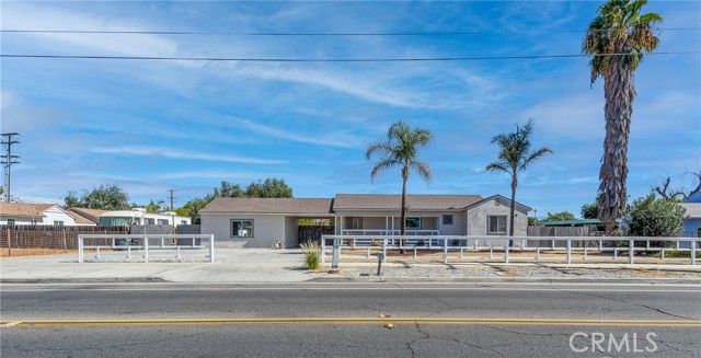 Detail Gallery Image 2 of 36 For 248 N Palm Ave, Hemet,  CA 92543 - 3 Beds | 2/1 Baths