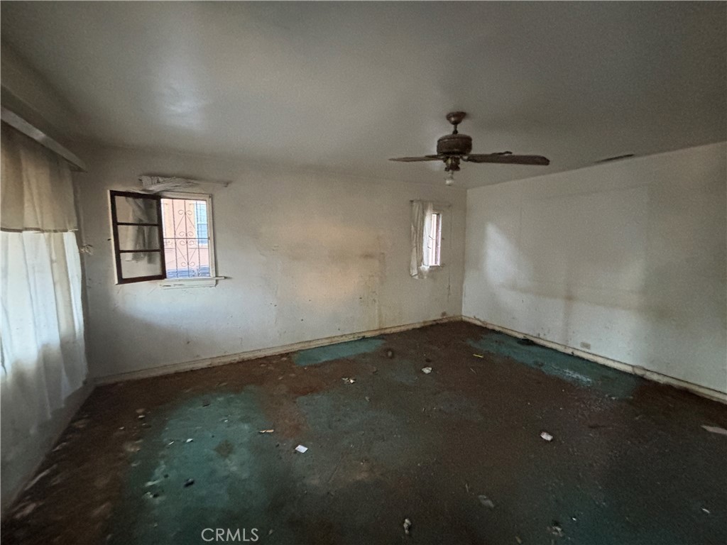 https://media.crmls.org/medias/0cc14ad9-c95d-4c1c-9df6-6c6c3b927eee.jpg?preset=X-Large