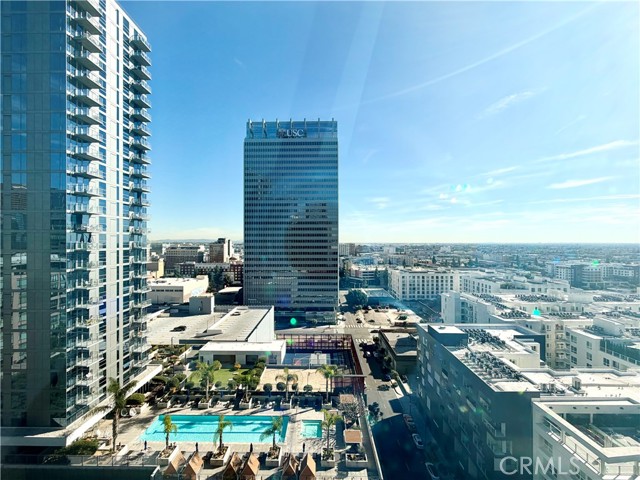 Detail Gallery Image 4 of 5 For 1155 South Grand Ave #1701,  Los Angeles,  CA 90015 - 2 Beds | 2/1 Baths