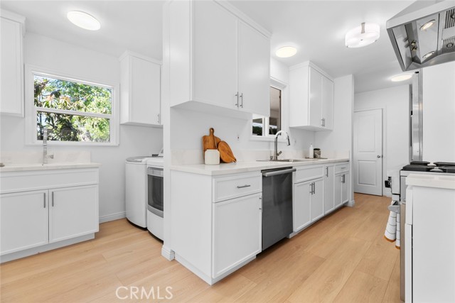 Detail Gallery Image 7 of 68 For 6454 Baird Ave, Reseda,  CA 91335 - 4 Beds | 2/1 Baths