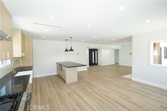 10345 Blucher Avenue, Granada Hills CA: https://media.crmls.org/medias/0cc1d3b8-f429-4082-a9ff-ddcf4a9a5d68.jpg