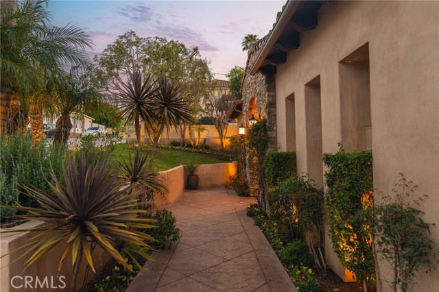 Detail Gallery Image 5 of 74 For 113 S Herrin, Manhattan Beach,  CA 90266 - 5 Beds | 4/1 Baths