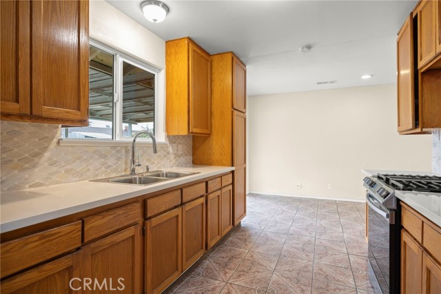 Detail Gallery Image 11 of 28 For 4905 S J St, Oxnard,  CA 93033 - 4 Beds | 2 Baths