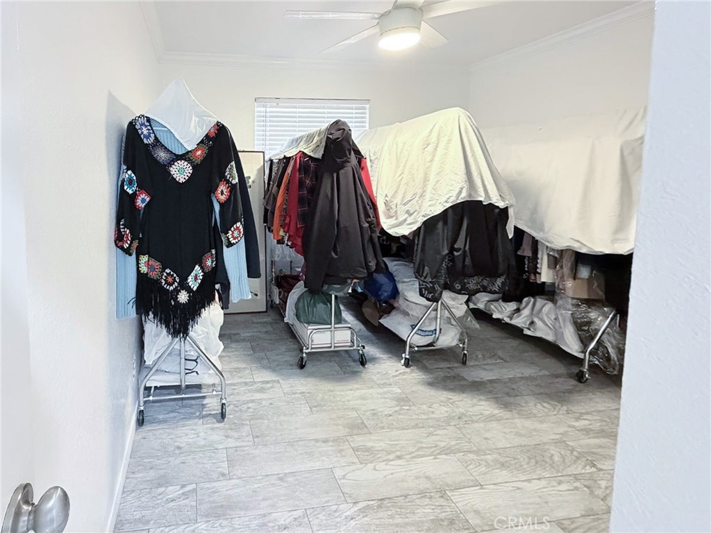 https://media.crmls.org/medias/0cc46f62-4ecd-4c71-b98f-feae757545d6.jpg?preset=X-Large
