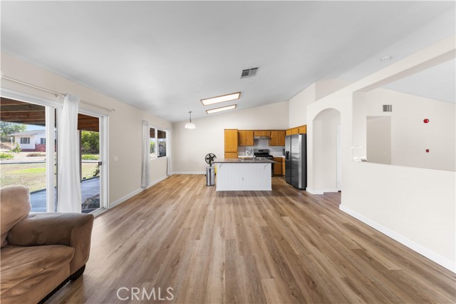 Detail Gallery Image 12 of 36 For 10945 Trenmar Ln, Bloomington,  CA 92316 - 5 Beds | 2 Baths
