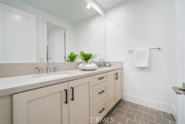 123 Oakstone, Irvine CA: https://media.crmls.org/medias/0cc503c2-c40f-4f00-8e32-8d3639c42de6.jpg