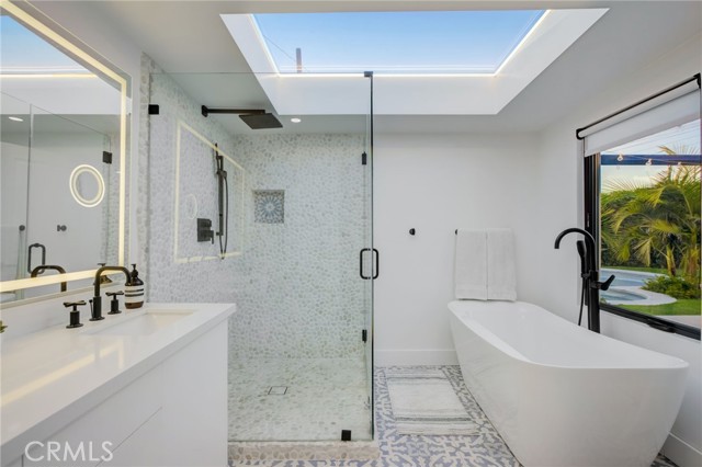 Detail Gallery Image 43 of 66 For 8161 Encino Ave, Northridge,  CA 91325 - 4 Beds | 3 Baths