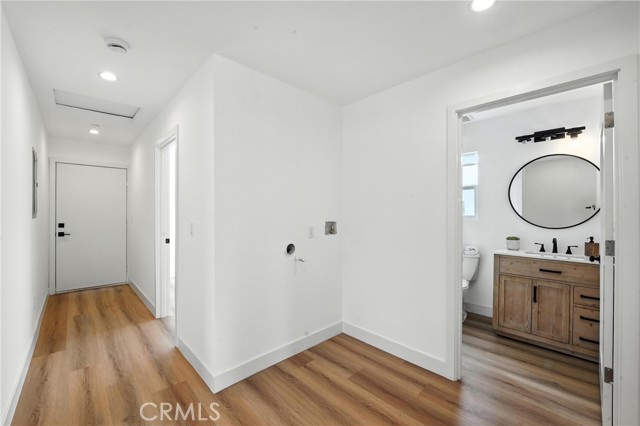 3031 3033 Vineyard Avenue, Los Angeles CA: https://media.crmls.org/medias/0cc67a61-537b-4121-b7f3-b5fa4c361974.jpg