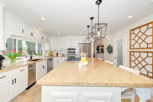 26752 Magdalena Lane, Mission Viejo CA: https://media.crmls.org/medias/0cc7e67f-50de-4d91-840c-8410c391d709.jpg