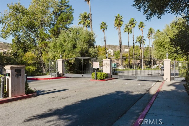 Detail Gallery Image 4 of 61 For 20055 Avenue of the Oaks #220,  Newhall,  CA 91321 - 3 Beds | 2 Baths