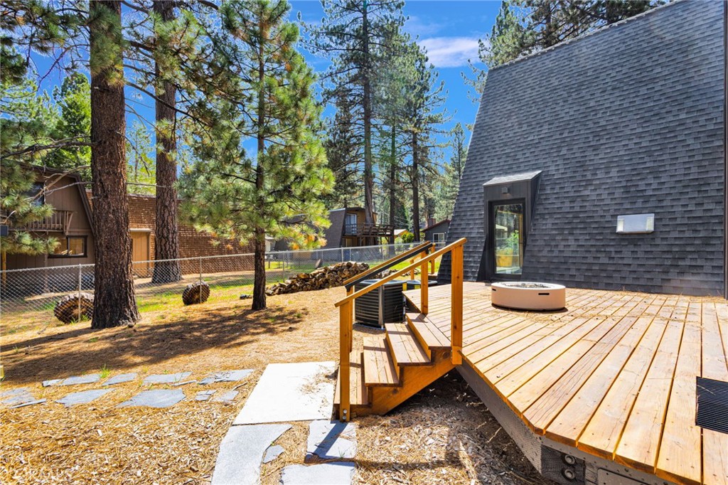 https://media.crmls.org/medias/0cc820d9-c6e9-46ee-b097-343ca57b31c6.jpg?preset=X-Large