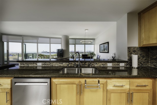 Detail Gallery Image 12 of 51 For 411 W Seaside Way #1103,  Long Beach,  CA 90802 - 2 Beds | 2 Baths
