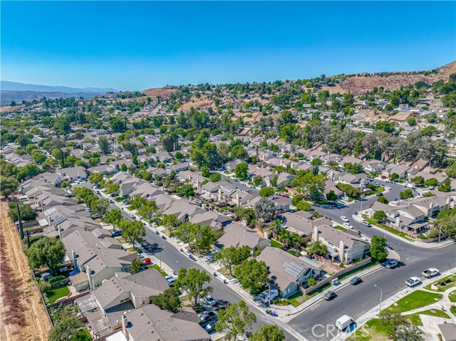 Detail Gallery Image 21 of 26 For 16722 Shinedale Dr, Canyon Country,  CA 91387 - 3 Beds | 3/1 Baths