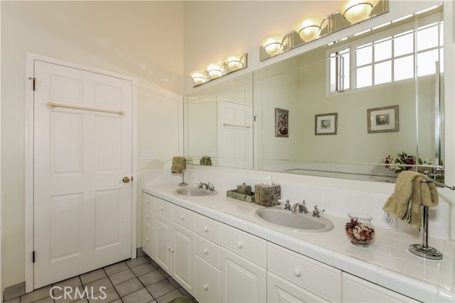 Detail Gallery Image 20 of 31 For 4950 Dobkin Ave, Tarzana,  CA 91356 - 5 Beds | 4/1 Baths