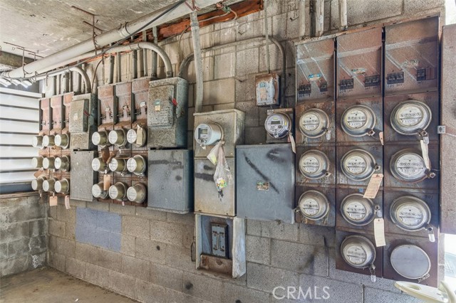 Image 23 of 26 For 939 College  