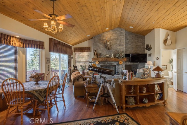 Detail Gallery Image 18 of 52 For 26329 Spyglass, Lake Arrowhead,  CA 92352 - 5 Beds | 3/1 Baths