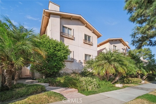 Detail Gallery Image 1 of 37 For 17311 Chatsworth St #4,  Granada Hills,  CA 91344 - 3 Beds | 2/1 Baths