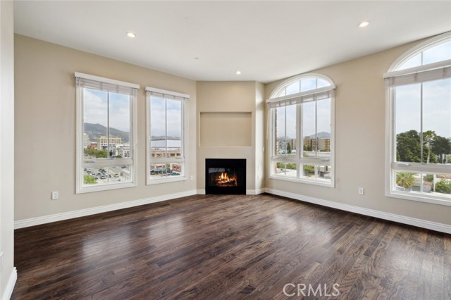 Detail Gallery Image 4 of 71 For 619 Caruso Ave, Glendale,  CA 91210 - 2 Beds | 3 Baths