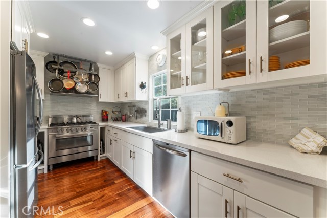 Detail Gallery Image 7 of 51 For 2355 N Beverly Glen Bld, Los Angeles,  CA 90077 - 2 Beds | 3/1 Baths