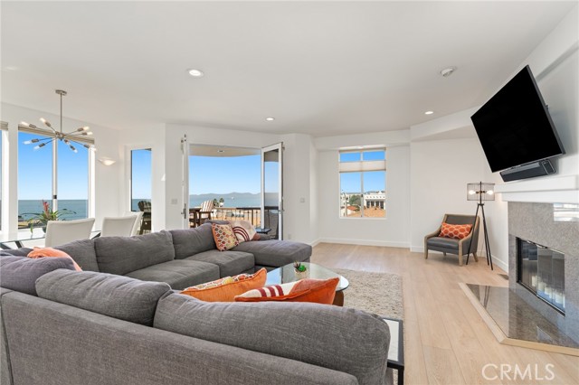 Detail Gallery Image 19 of 53 For 216 23rd St, Manhattan Beach,  CA 90266 - 4 Beds | 3 Baths