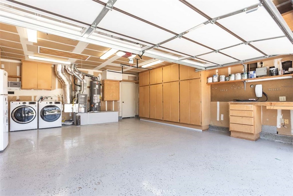 https://media.crmls.org/medias/0ccb9572-0069-44bf-b5ce-2f6761f677eb.jpg?preset=X-Large