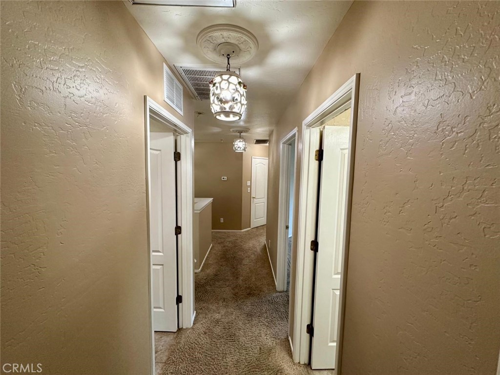 https://media.crmls.org/medias/0ccc0fa5-c7ed-4dca-8850-39514775a146.jpg?preset=X-Large