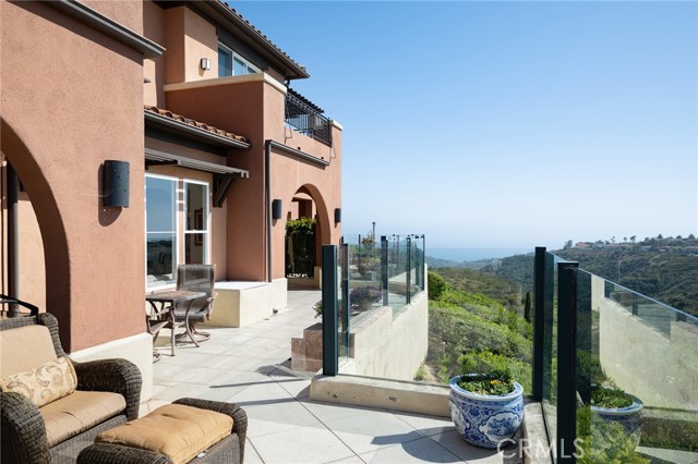 11 Classico Drive, Newport Coast CA: https://media.crmls.org/medias/0ccc3ce9-58dd-457e-82dd-49cc2908daf1.jpg