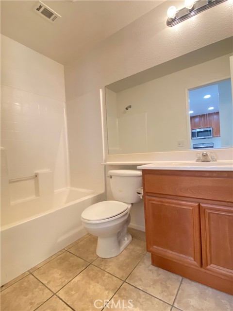 Image 8 of 21 For 15605 Lasselle Street 6