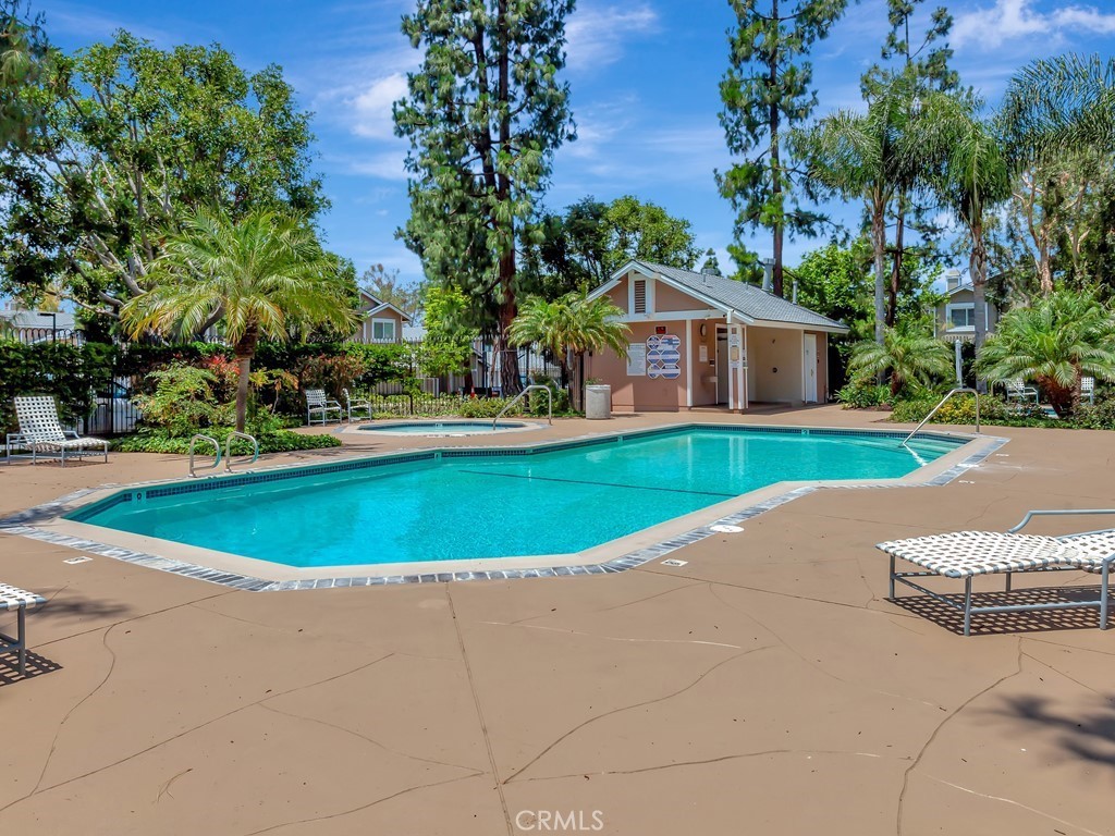 https://media.crmls.org/medias/0ccd6631-b33a-43d1-8dc5-36f9ef54ff0d.jpg?preset=X-Large