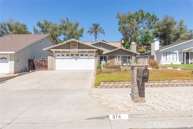 Detail Gallery Image 7 of 35 For 974 Blossom Hill Dr, Corona,  CA 92878 - 3 Beds | 2 Baths