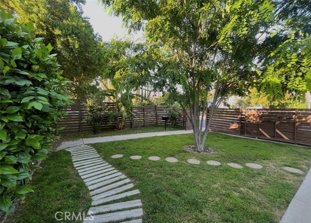 Detail Gallery Image 2 of 11 For 5311 Don Pio, Woodland Hills,  CA 91364 - 2 Beds | 2 Baths