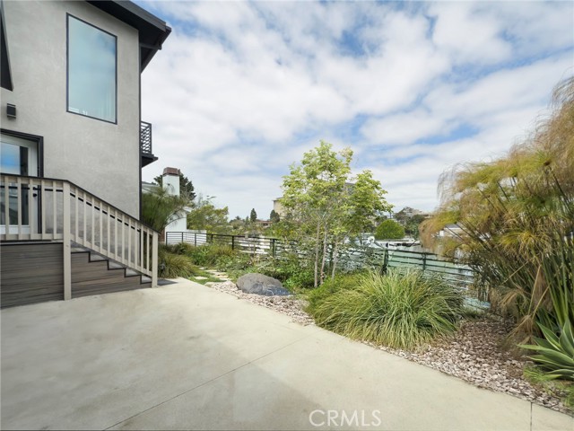 Detail Gallery Image 3 of 16 For 305 La Jolla Dr, Newport Beach,  CA 92663 - 2 Beds | 2/1 Baths